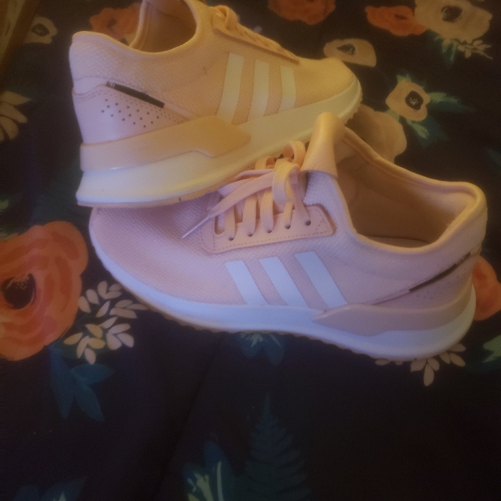 Adidas - Picture 3 of 4